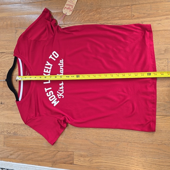 MAGICAL SEASON WOMEN'S RED " MOST LIKELY TO KISS SANTA" SHORT SLEEVE TEE SMALL - Picture 12 of 14